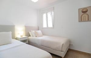 Posteľ alebo postele v izbe v ubytovaní 2 Bedroom Stunning Apartment In Manilva