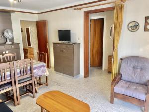 a living room with a couch and a television at La Solana in Roses