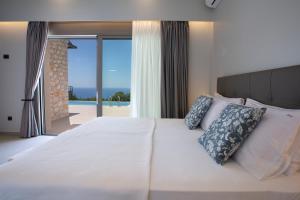 Ένα ή περισσότερα κρεβάτια σε δωμάτιο στο Efxenia Villas Ammousa +73 φωτογραφίες