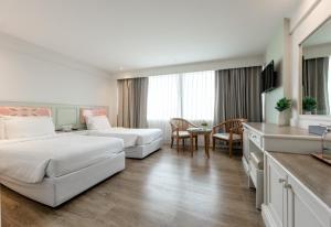Postel nebo postele na pokoji v ubytování Dhevaraj Hotel + 22 fotografií