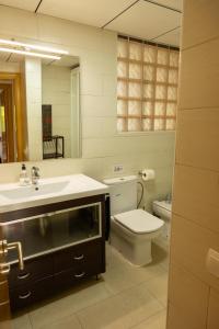 A bathroom at Dalt Vila Salou