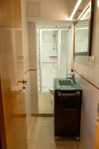 A bathroom at Dalt Vila Salou