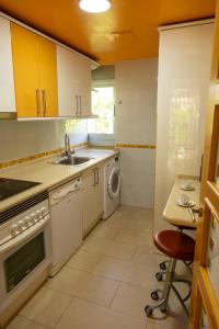 A kitchen or kitchenette at Dalt Vila Salou