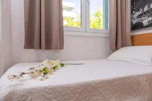A bed or beds in a room at Dalt Vila Salou