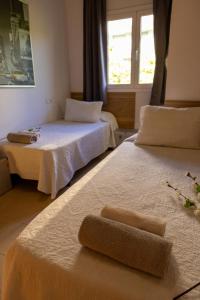 A bed or beds in a room at Dalt Vila Salou
