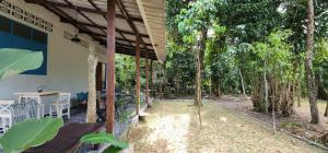 Baan Hinlad Home and Hostel外面的花园