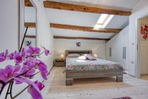 En eller flere senge i et værelse på Villa Lana near Labin + 41 billeder