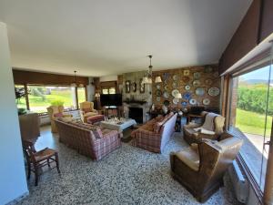 a living room with couches and chairs and a fireplace at Tu escapada soñada entre el mar y la montaña! in La Isla