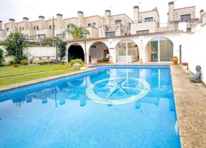 a swimming pool in the backyard of a house at Cova dos Frei in Vigo