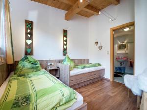 Postel nebo postele na pokoji v ubytování Cozy feel good holiday apartment in Leogang