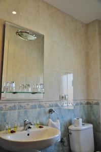 Koupelna v ubytování Hostal Juli