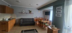 Een keuken of kitchenette bij Ośrodek Wczasowy Bursztyn