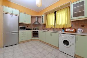 Gallery image of Galini Beach Villa in Amoudi