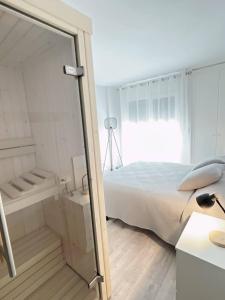 Postel nebo postele na pokoji v ubytování LUXURY SAUNA by CONFORTSKY + 12 fotografií