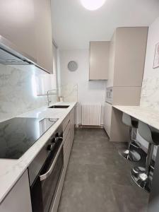 Kuchyň nebo kuchyňský kout v ubytování LUXURY SAUNA by CONFORTSKY
