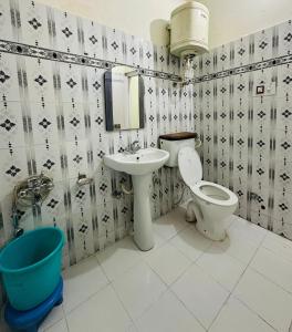 Et badeværelse på Hotel Paradise hiils dalhousie