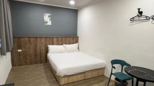 Voodi või voodid majutusasutuse Benz 賓士溫泉旅館 toas