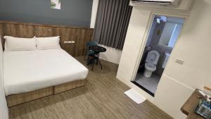 Postel nebo postele na pokoji v ubytování Benz 賓士溫泉旅館