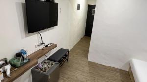 TV a/nebo společenská místnost v ubytování Benz 賓士溫泉旅館