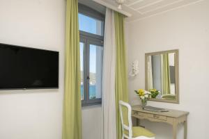 TV a/nebo společenská místnost v ubytování Micra Anglia Boutique Hotel & Spa