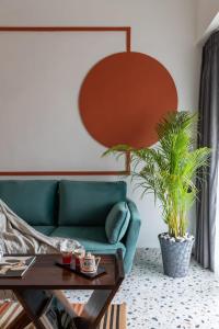Ruang duduk di Hostique Lilac, Studio for Couples & Professionals +2 gambar