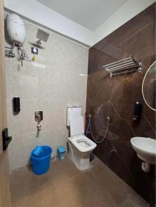 Bilik mandi di Hostique Lilac, Studio for Couples & Professionals