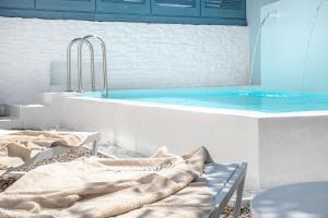 Bazén v ubytování Micra Anglia Boutique Hotel & Spa nebo v jeho okolí