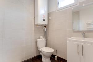 a bathroom with a toilet and a sink at Studio Beñat in Guiche