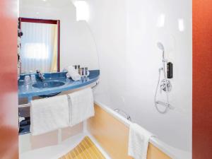 Vannituba majutusasutuses Novotel Suites Genève Aéroport