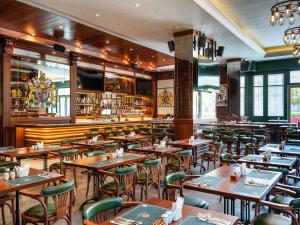 Restoran või mõni muu söögikoht majutusasutuses Ibis One Central - World Trade Centre Dubai