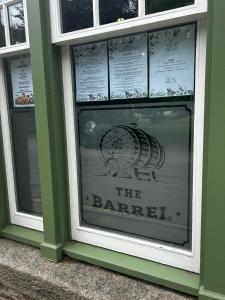 Certifikát, hodnocení, plakát nebo jiný dokument vystavený v ubytování The Barrel