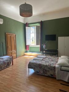 Postel nebo postele na pokoji v ubytování Rooms77 Florence centro storico firenze