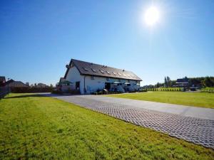 Το κτήριο όπου στεγάζεται  η παραθεριστική κατοικία +180 φωτογραφίες