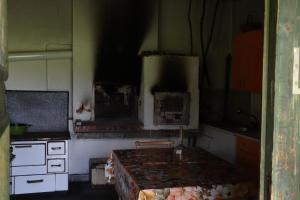 an old kitchen with a table and a stove at EcoFit Povlen in Valjevo