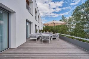 Балкон или терраса в YQ Apartments - Lebenski - Brand new +27 фотографий