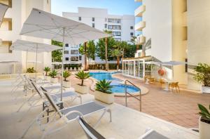 The swimming pool at or close to Cabot Cap de Mar Spa