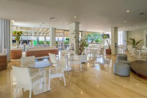 A restaurant or other place to eat at Cabot Cap de Mar Spa