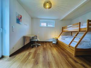 Ένα ή περισσότερα κρεβάτια σε δωμάτιο στο Frankenherz-Apartments - Premium Wohnung mit Terrasse & zwei Schlafzimmern, nahe Playmobil-Funpark, Self-Check-In