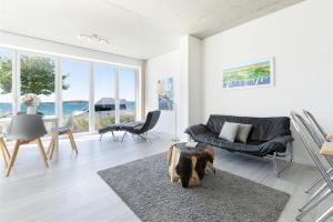 a living room with a couch and a table at Strandweg 6-7 Dünengras in Möltenort