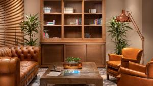 Posezení v ubytování Crowne Plaza Florya Istanbul by IHG