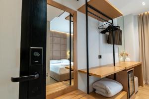 Postel nebo postele na pokoji v ubytování Absolute Hotel Ksamil