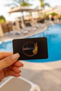 Bazén v ubytování Absolute Hotel Ksamil nebo v jeho okolí