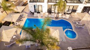 Bazén v ubytování Absolute Hotel Ksamil nebo v jeho okolí