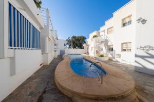 a swimming pool in the middle of a building at Puri y Lucia in San José