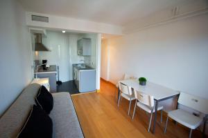 Apartamentos Jauregui的厨房或小厨房