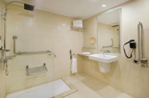A bathroom at Cabot Cap de Mar Spa