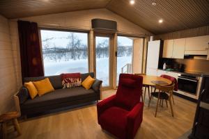 a living room with a couch and a table at Cahkal Villa in Kilpisjärvi