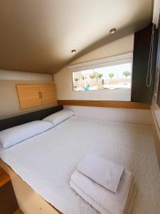 Posteľ alebo postele v izbe v ubytovaní Casa Flotante en el Puerto de Vigo - Different Charter