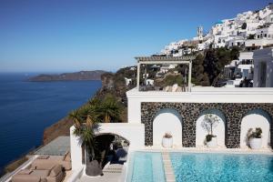 Piscina a Iconic Santorini, a Boutique Cave Hotel by Sandglass o a prop