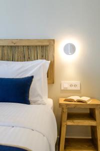Postel nebo postele na pokoji v ubytování Pandrossos Hotel